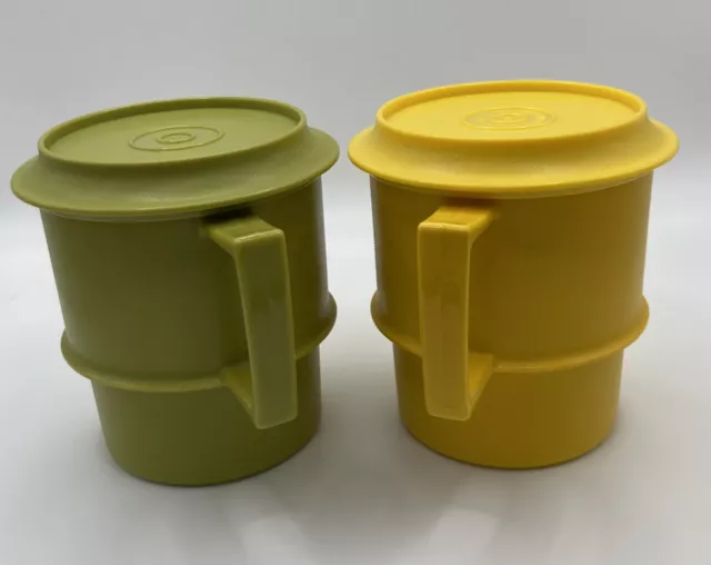 Vintage TUPPERWARE 1312 Stackable Coffee Mugs Cups Set Of 2 Yellow & Green W/lid