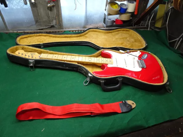Electric Guitar Squier by Fender Stratocaster Sunburst Made in Korea & Hard Case