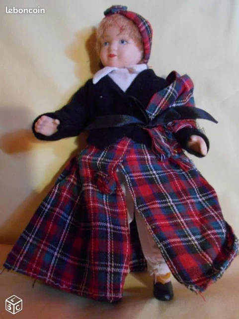 PETITE MIGNONNETTE ANCIENNE TOUT EN BISCUIT - 7,5 cm - IDÉAL