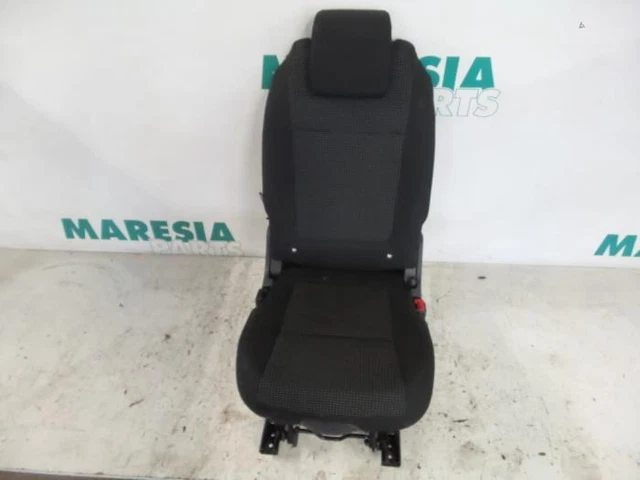 P6143429 Sitz PEUGEOT 5008 8893TS