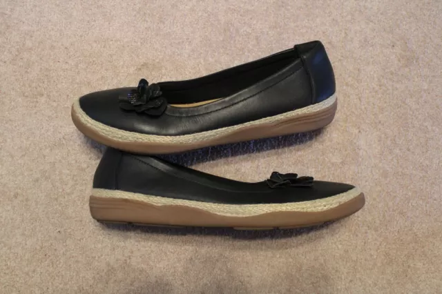Women's Clarks Shoes, Size 11, In Used Condition