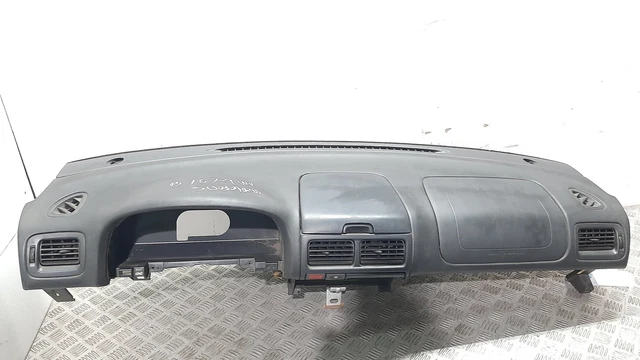 Moulure Subaru Forester S10 SF 2.0 GLX 2000 Référence 94012FC030 - Pièce D'occasion Verte