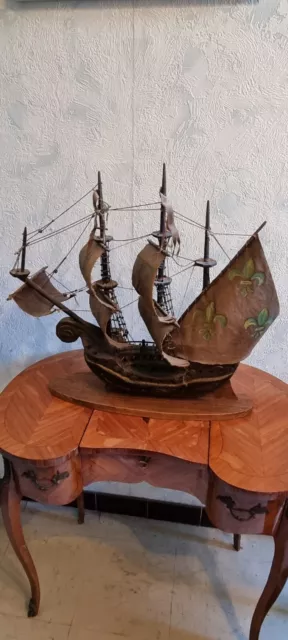 maquette de bateau en bois