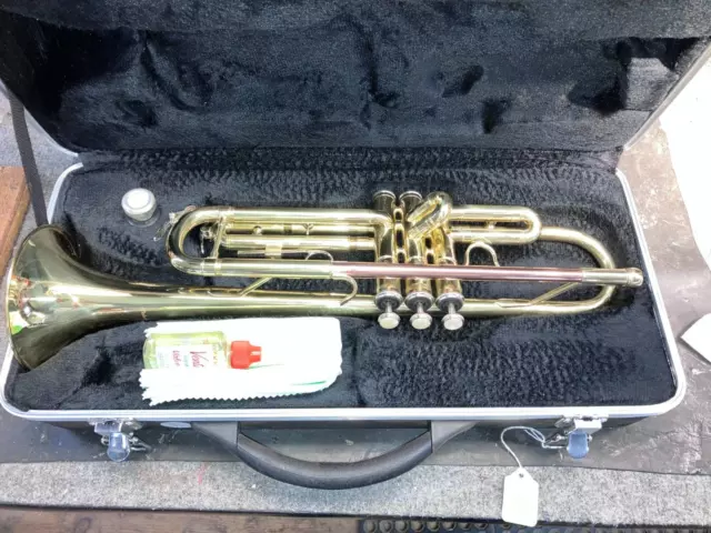 Palatino WI-815-TP B Flat Brass Student Trumpet with Feather Weight Case