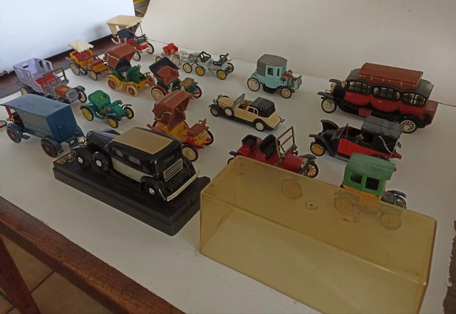 LOT POTS DE peinture pour maquettes EUR 45,00 - FR