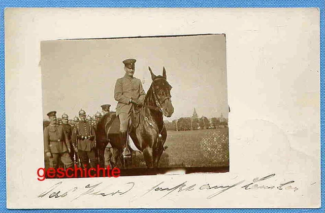 AK - Foto - Offizier zu Pferde - Soldaten - Pickelhaube
