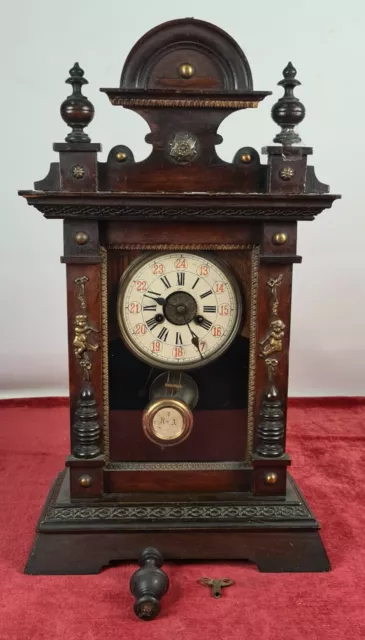 Horloge De Table. Caisse En Bois. Marque Inconnue. La Suisse. Xix-Xx Siècle.