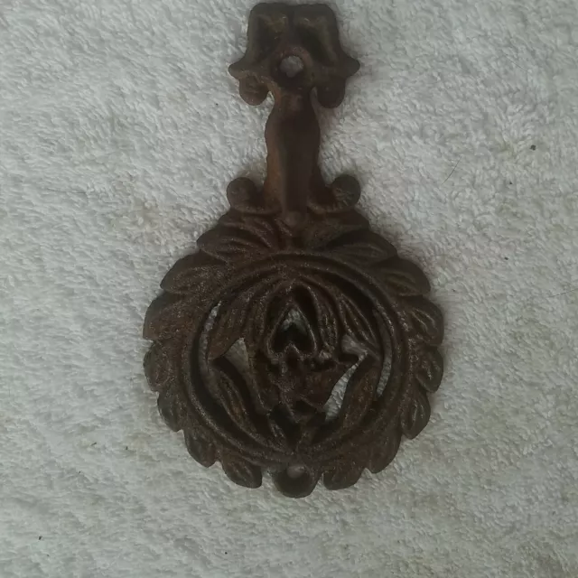 Vintage Cast Iron Ornate Decorative Wall Coat Hat Key Hanger 5" Tall x 3" Wide