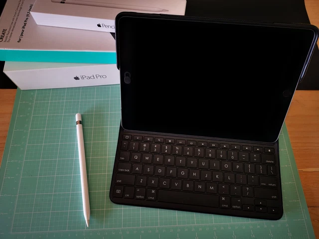 Apple iPad Pro 9.7 (1st gen) + Apple Pencil (1st gen) + Logitech Create Keyboard
