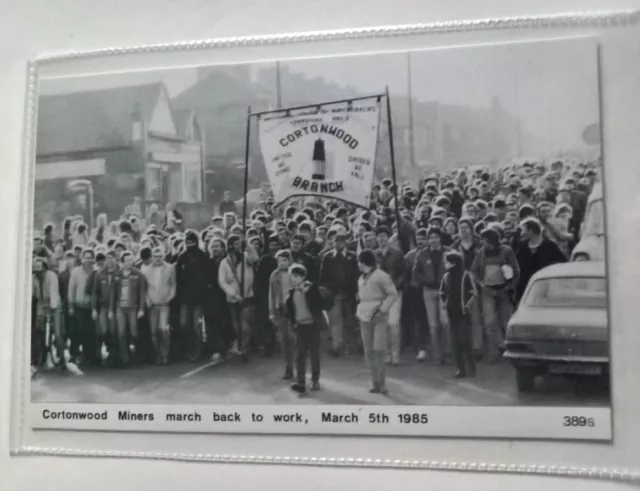 Cortonwood Miners March Back to Work 1985 Postkarte