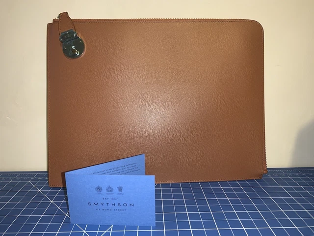 Smythson Of Bond St Borsa in pelle con cerniera marrone chiaro. Nuovo senza scatola