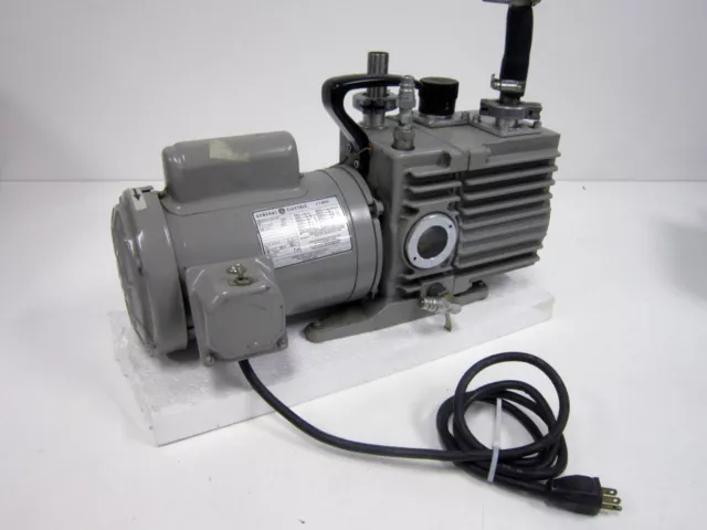 Leybold Trivac D8A Vacuum Pump 898020 With Ge 5Kc47Ug1434 Motor 1725Rpm Heraeus