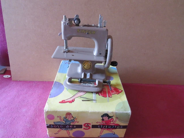 Jouet Ancien Machine à Coudre "Macousette" - Boîte D'origine Avec Notice - Miniature Plastique