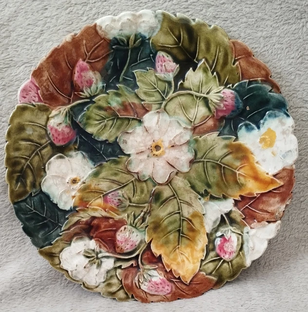 Assiette Ancienne Barbotine Onnaing - Fraises - Art Nouveau - Bon État