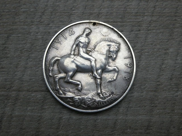 100% Original WW1 Full Size Silver British War medal as is to Doctor R.M.A-86