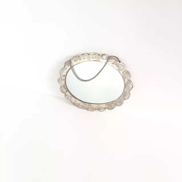 Specchio ovale in argento finemente sbalzato e cesellato - vintage