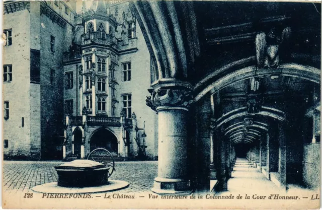 CPA AK Pierrefonds- Le Chateau, vue interieure de la Colonnade FRANCE (1020268)