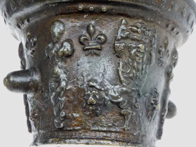 ORIGINALER MÖRSER BRONZE FRANKREICH LILIEN LÖWEN GROTESKEN HERMENBÜSTEN um 1600 3