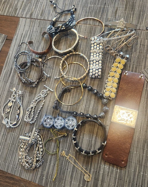 Costume jewelry lot 1lb, mixed metals, great condition, beautifully kept