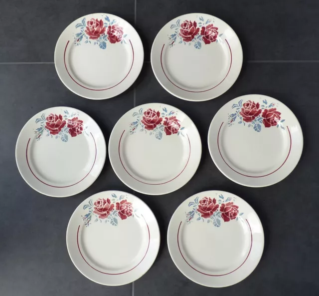 7 assiettes plates, faïence de Badonviller Lunéville, roses rouges, parfait état