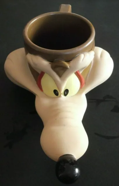 Vintage 1992 3D Looney Tunes plastic mug Wylie Wile And Coyote Warner...