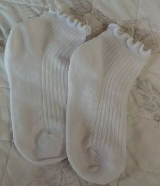 1 pair of White Socks to fit  PATTI PLAYPAL PLAY PAL DOLL Little Girl Size 4-6 2