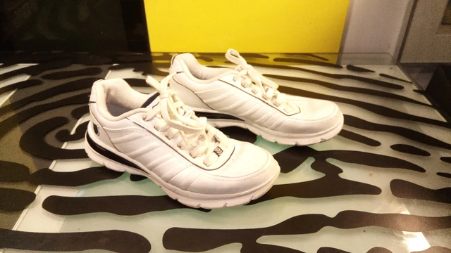K Swiss Mens Size 8.5 White Trainers Sneakers Good Condition