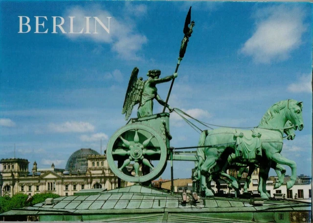 Neue Ansichtskarte mit der Quadriga auf dem Brandenburger Tor und Reichstag
