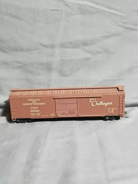 Athearn Trains Ho Scale Model Train Chicago & North Western 40’ Boxcar CNW