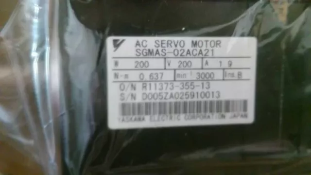 YASKAWA SGMAS-02ACA21 AC SERVO MOTOR SGMAS02ACA21 New In Box Expedited Shipping