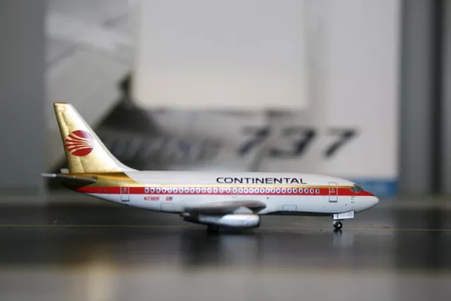 Aeroclassics 1:400 Continental Airlines Boeing 737-200 N7389F (AC411111)