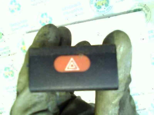 Bouton D'avertissement (Warning) Pour Opel Vectra A / Vauxhall Cavalier MK3 - Référence OE 1241655