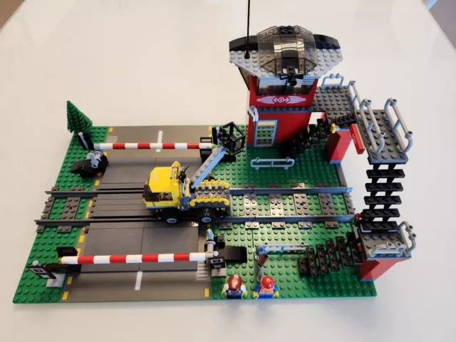 Lego World City 10128 Train Level Crossing Lego World City 10128 Train Level Crossing