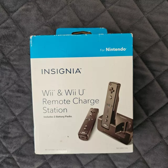 Insignia - Charge Station for Nintendo Wii w/ 2 Rechargeable Batteries