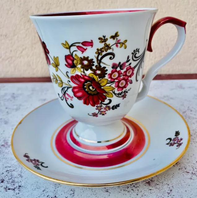 Déjeuner ou tasse à chocolat en porcelaine