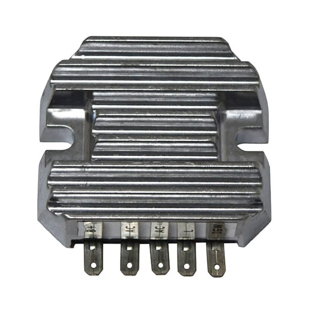Regolatore di Tensione 15372-64602 12V 15372-64600 per Trattore Ubota K B6100hst-D B6100hst-E B7100hst-D B7100hste B4200 B5100e B5100d B6100d B6100e B7100d
