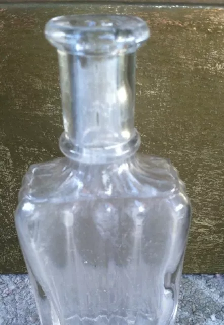Ancienne bouteille transparente parfum ou poison ? Verre ondulé presque comme neuf très ancien trouve rare