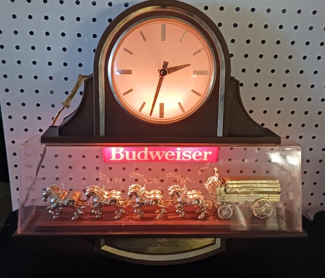 VINTAGE BUDWEISER CLYDESDALES Lighted Clock Bar Advertising Sign WORKS