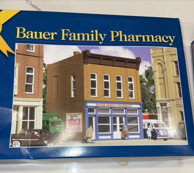 Walthers 933-3618 HO Gold Ribbon Series Bauer Family Pharmacy Building Kit MiB