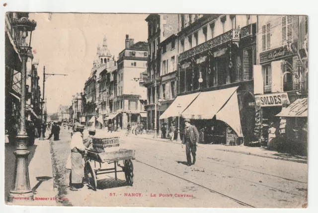 NANCY - Meurthe & Moselle - CPA 54 - le Point central - commerces marchand amb.