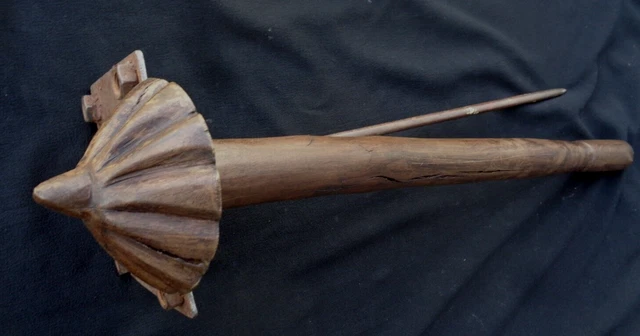A Fine mushroom head club Kanak 52 cm wood