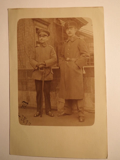 Soldat mit Säbel & Soldat im Mantel - Uniform XXI / 4 Landsturm ? / Foto