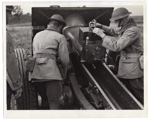 WW2 17TH FIELD Artillery M3 105mm Howitzer at Fort Bragg Original Photo