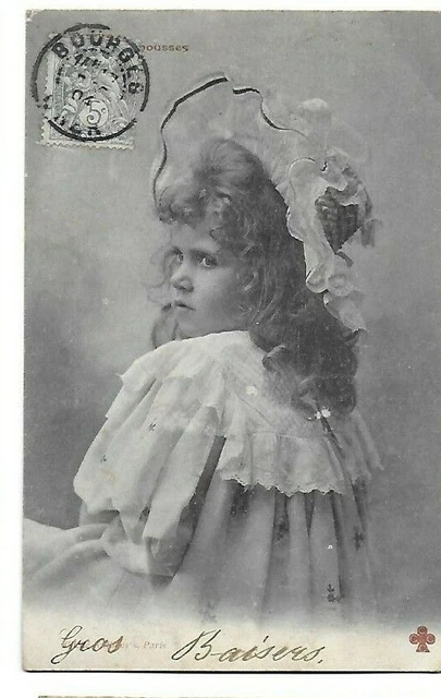 Belle CPA carte postale ancienne portrait  d'une petite fille aux dentelles 1904