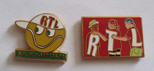 lot 34 pin's '' MEDIA '' - RTL - TF1 - La 5 -FR3 - RMC - etc ... 2