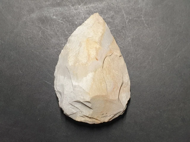 Biface En Silex Du Paléolithique - Trouvaille Préhistorique La Guerche (37), France