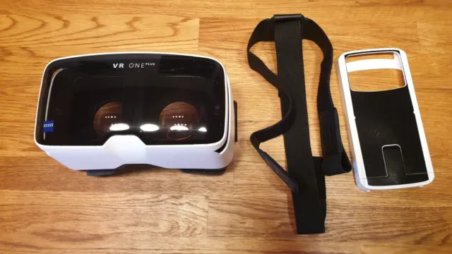 ZEISS VR One Plus Smartphone Headset