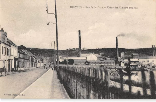 Cpa 62 Desvres Rue De La Gare Et Usine Des Ciments Francais