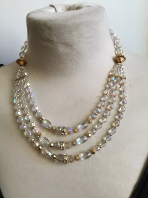 Collier style baroque perles cristal 3 rangs en très bon état.