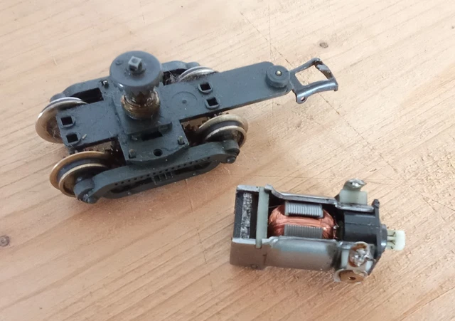 lots de bogies et roues châssis et moteur jouef pour pièce ou